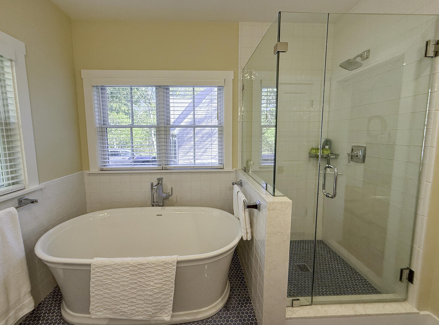 BR1 King En Suite with Shower Stall and Tub, First Floor