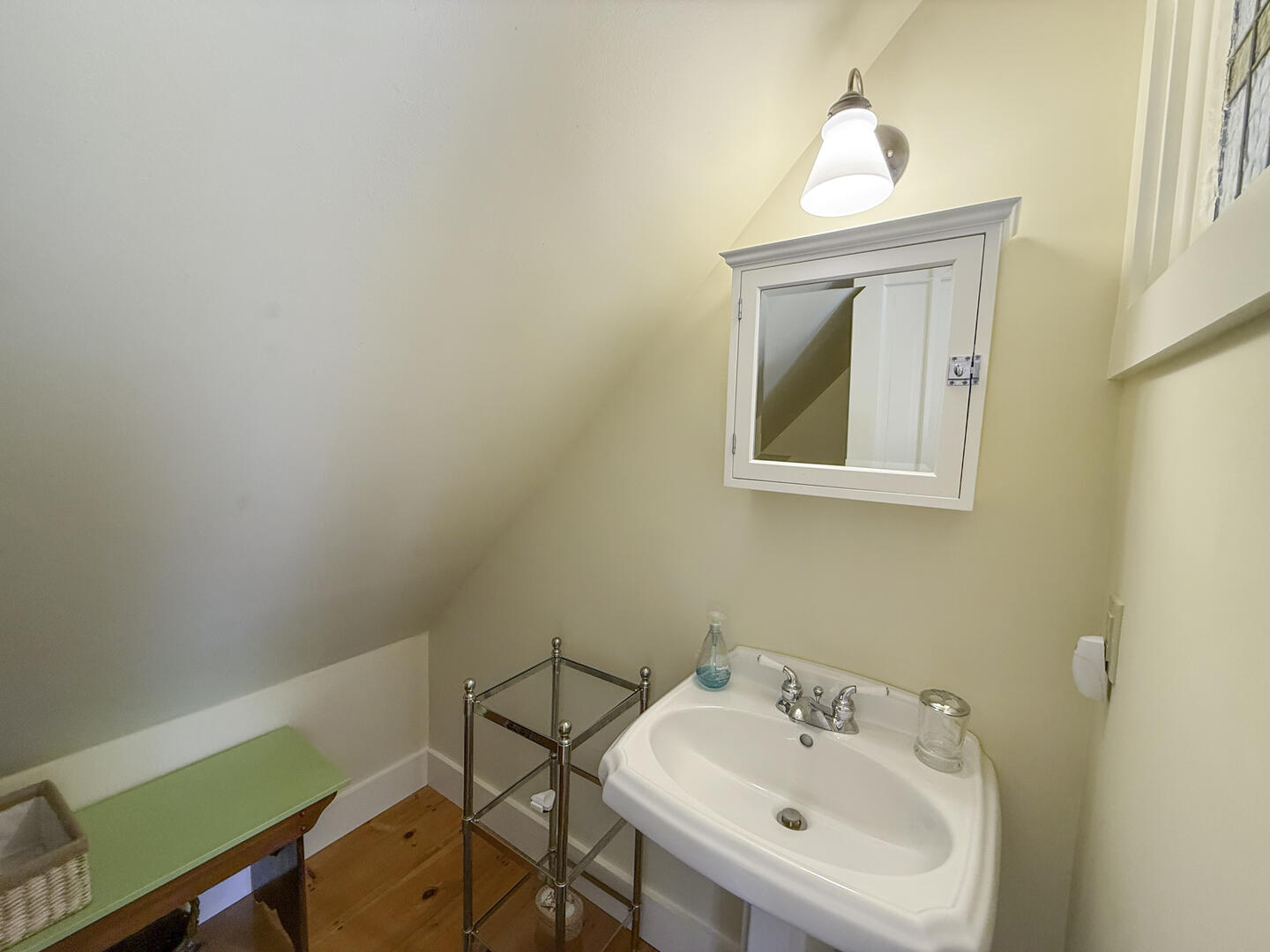 BR3 Queen En Suite with Powder Room, Second Floor