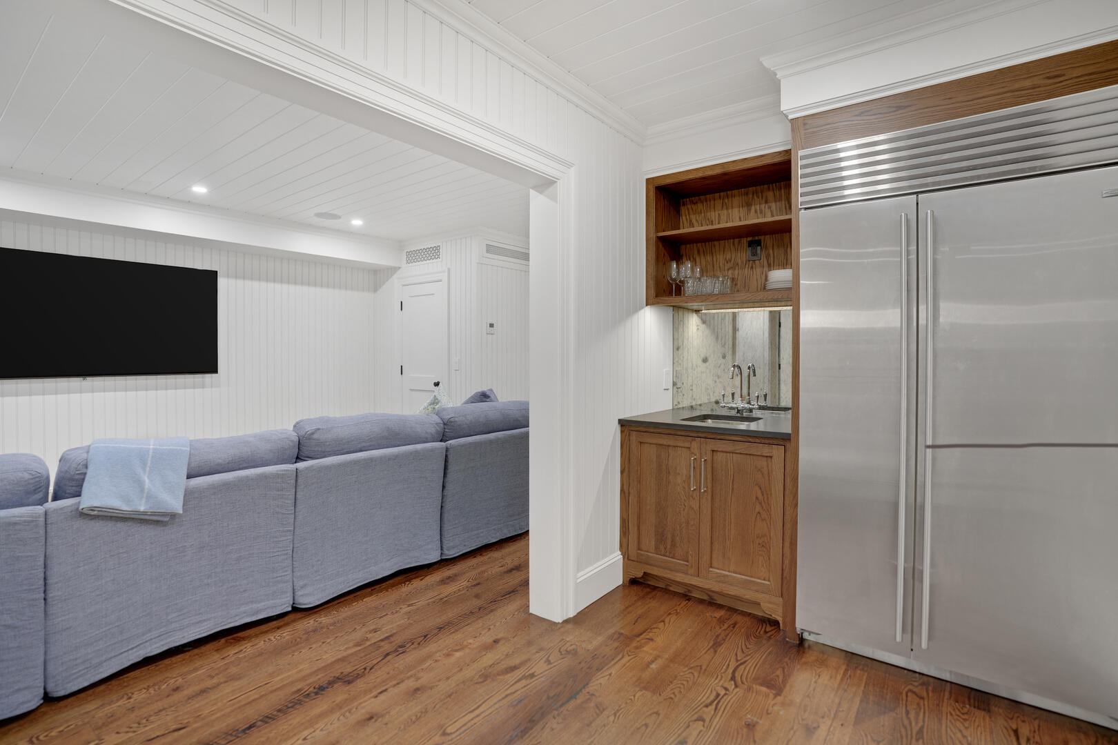 Wet Bar, Lower Level