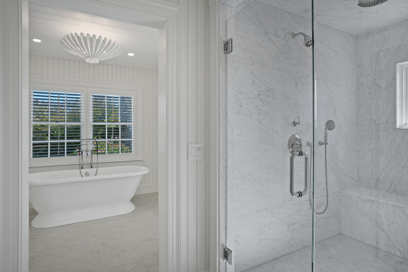 BR1 King En Suite with Shower Stall and Tub, Second Floor