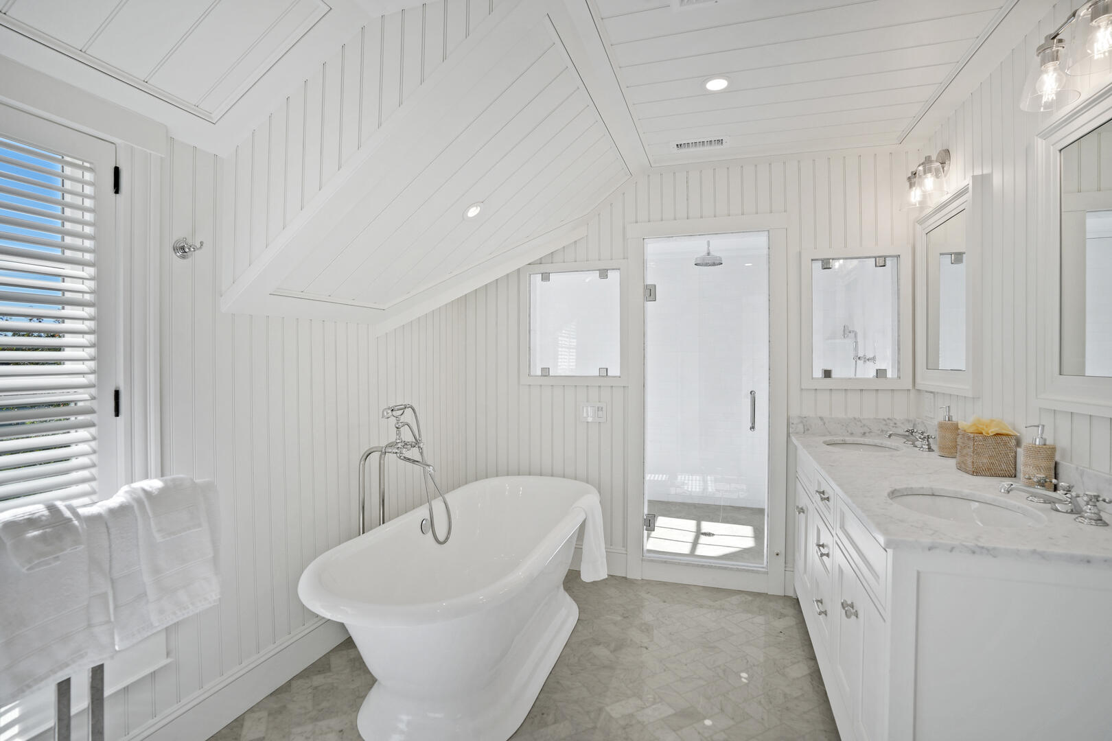 BR5 King En Suite with Shower Stall and Tub, Carriage House