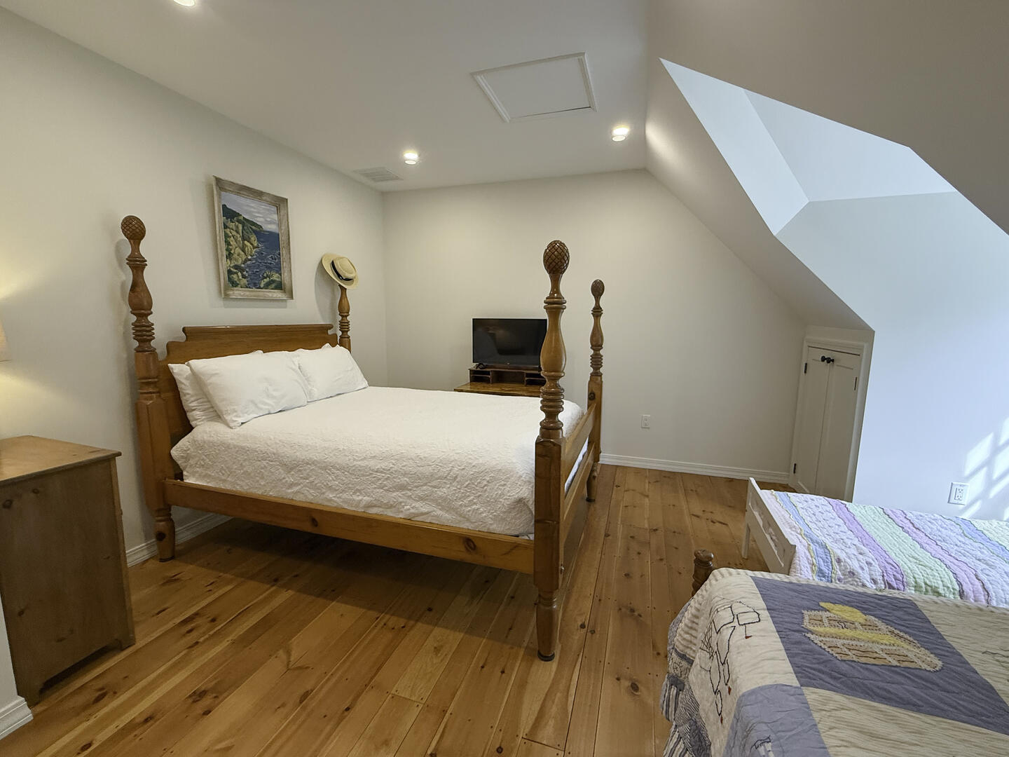 BR3 Queen Bed, Twin Bed, Toddler Bed 