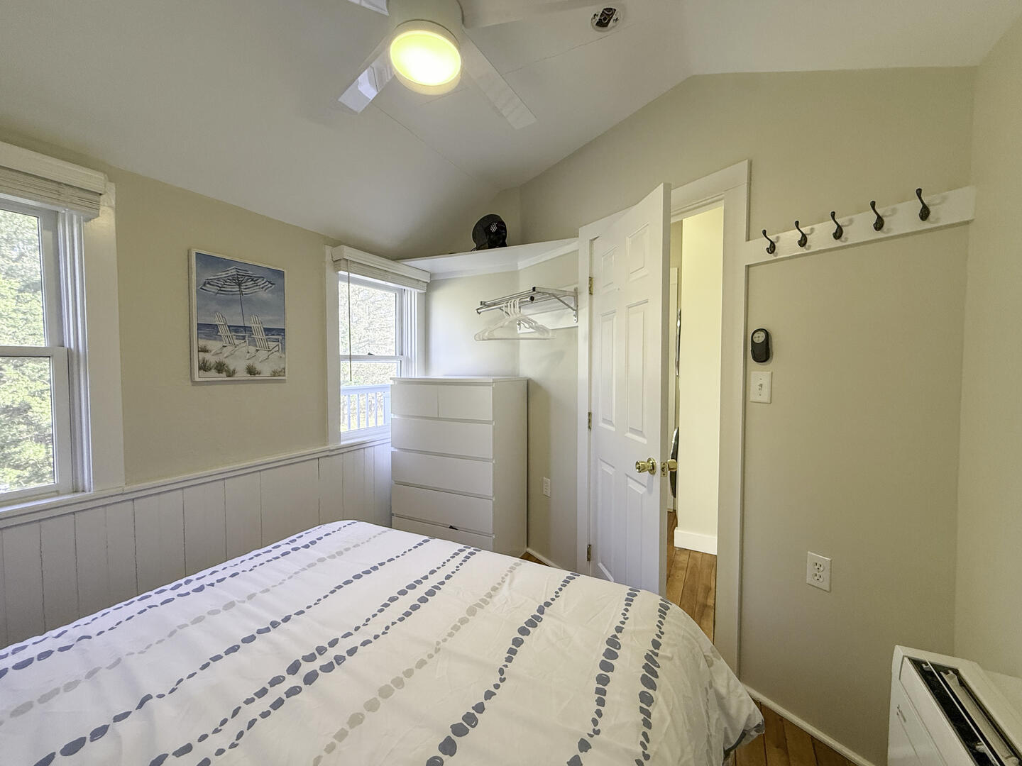 BR1 Queen, Main Level