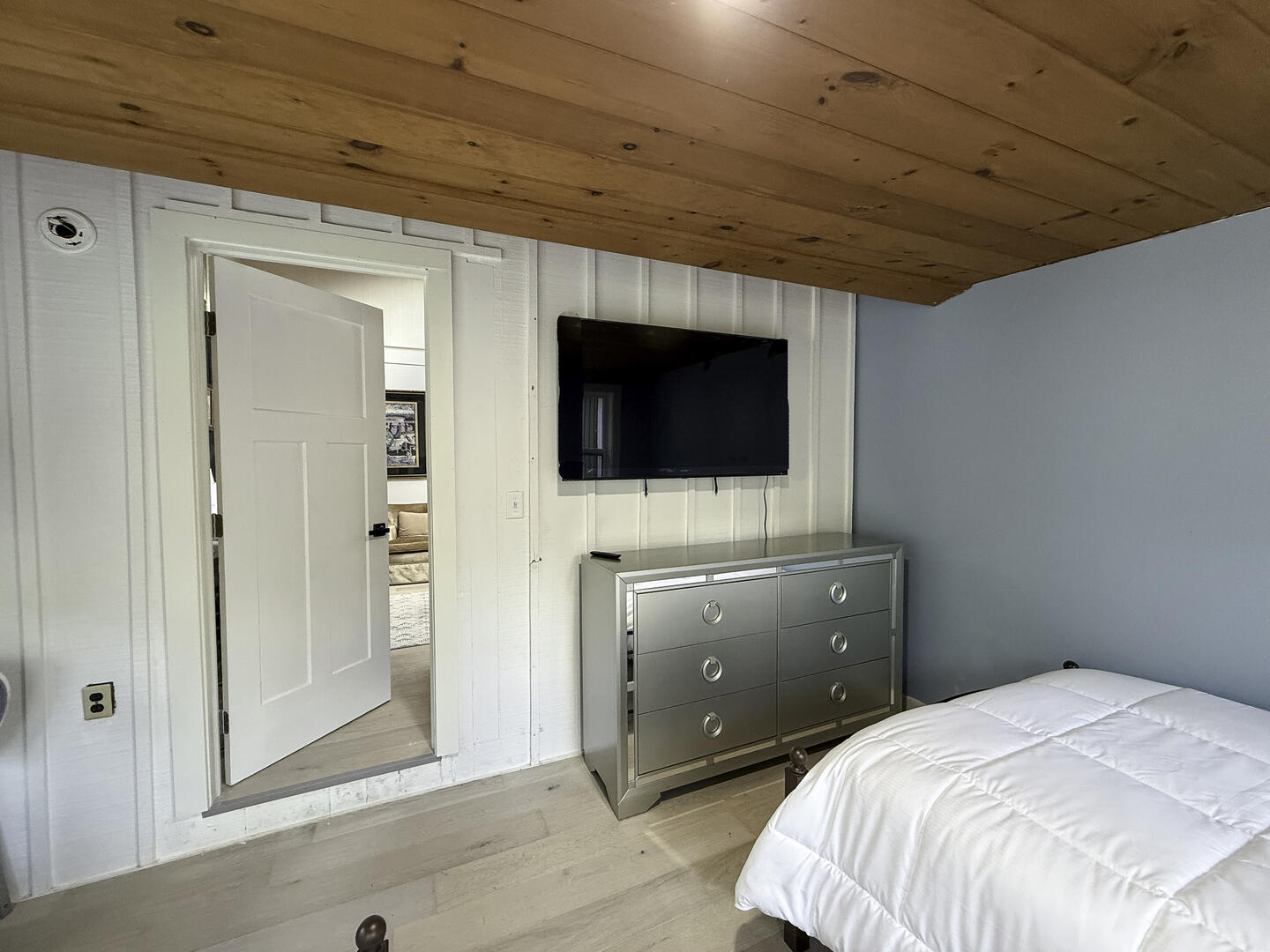 BR2 (2) Double Beds, First Floor