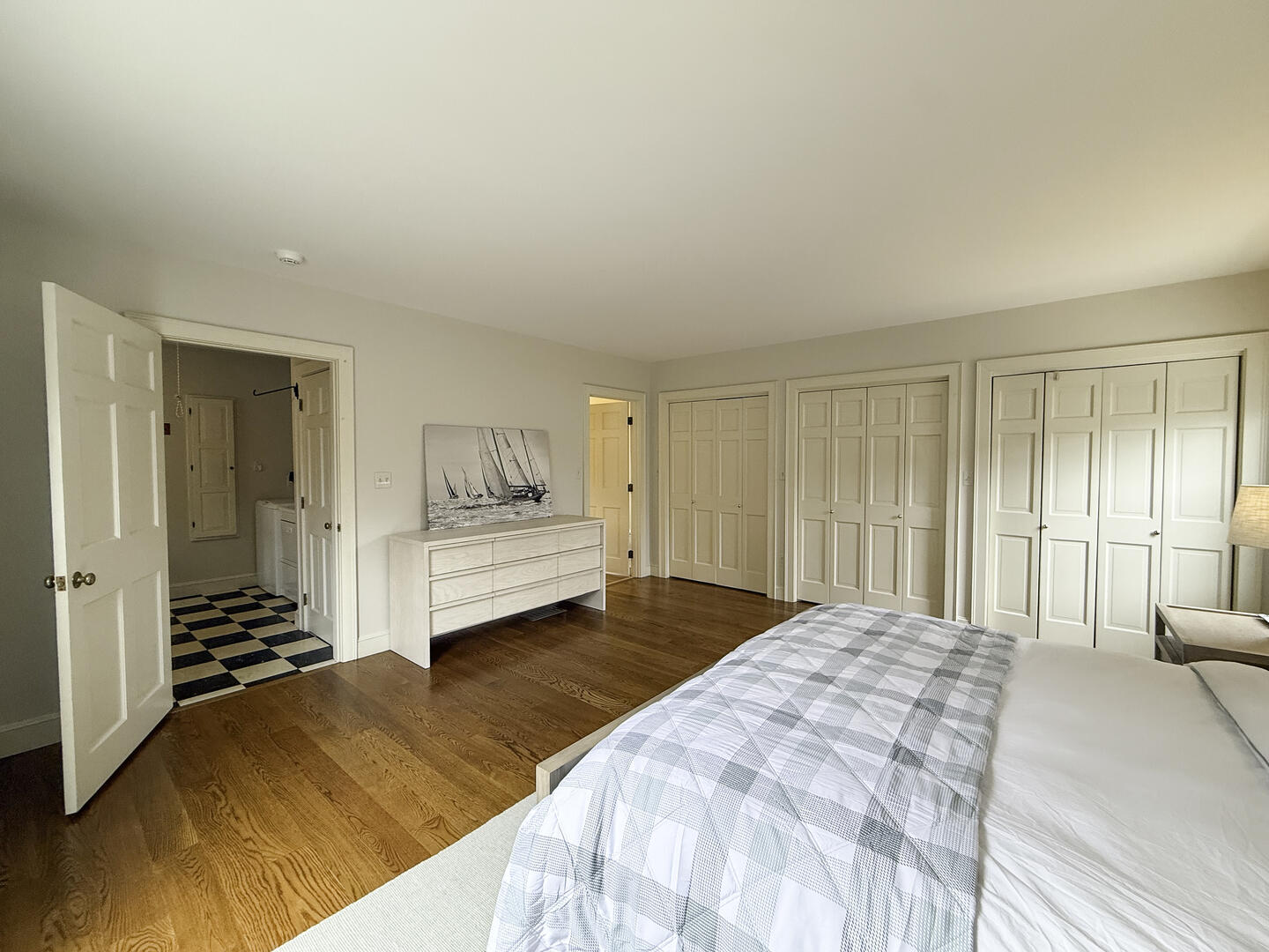 BR1 King En Suite, Main Level