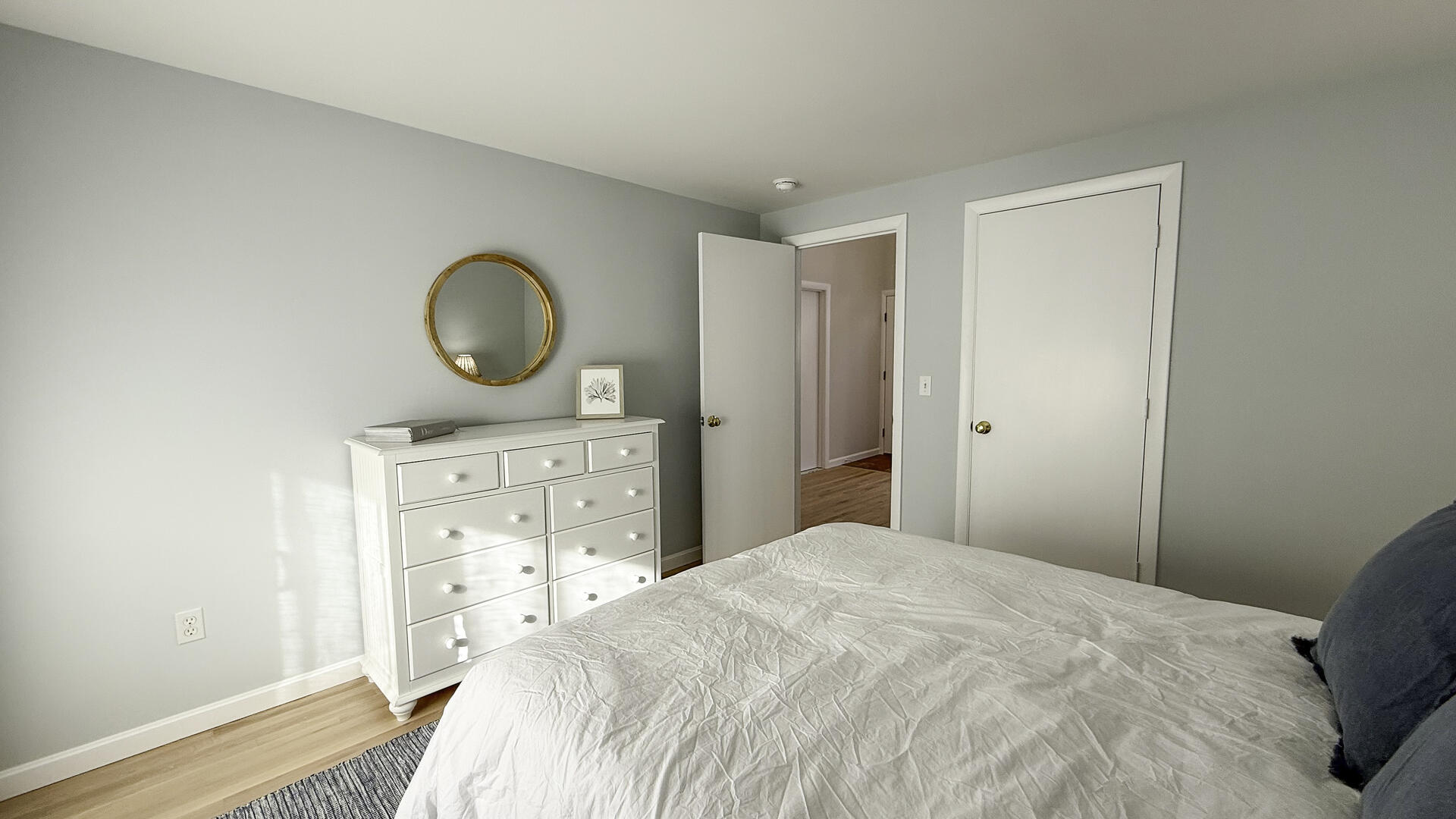 BR2 Queen, First Floor