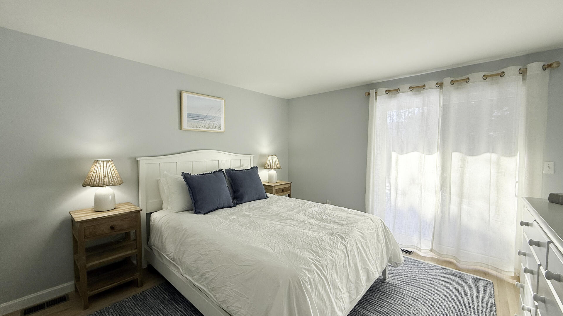 BR2 Queen, First Floor