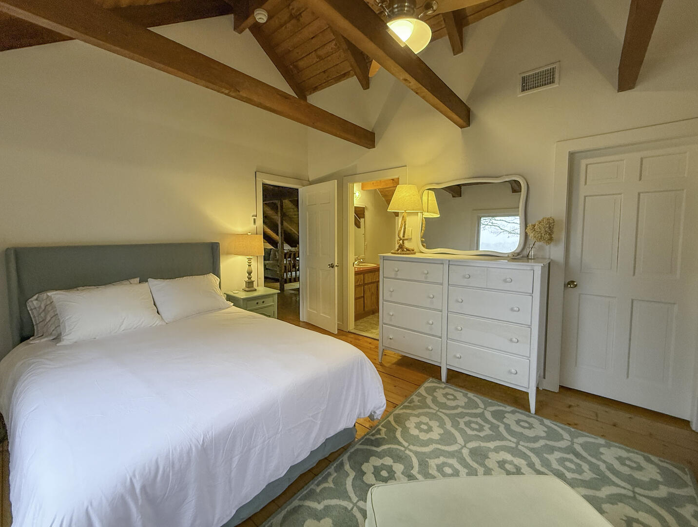 BR2 Queen En Suite, Second Floor