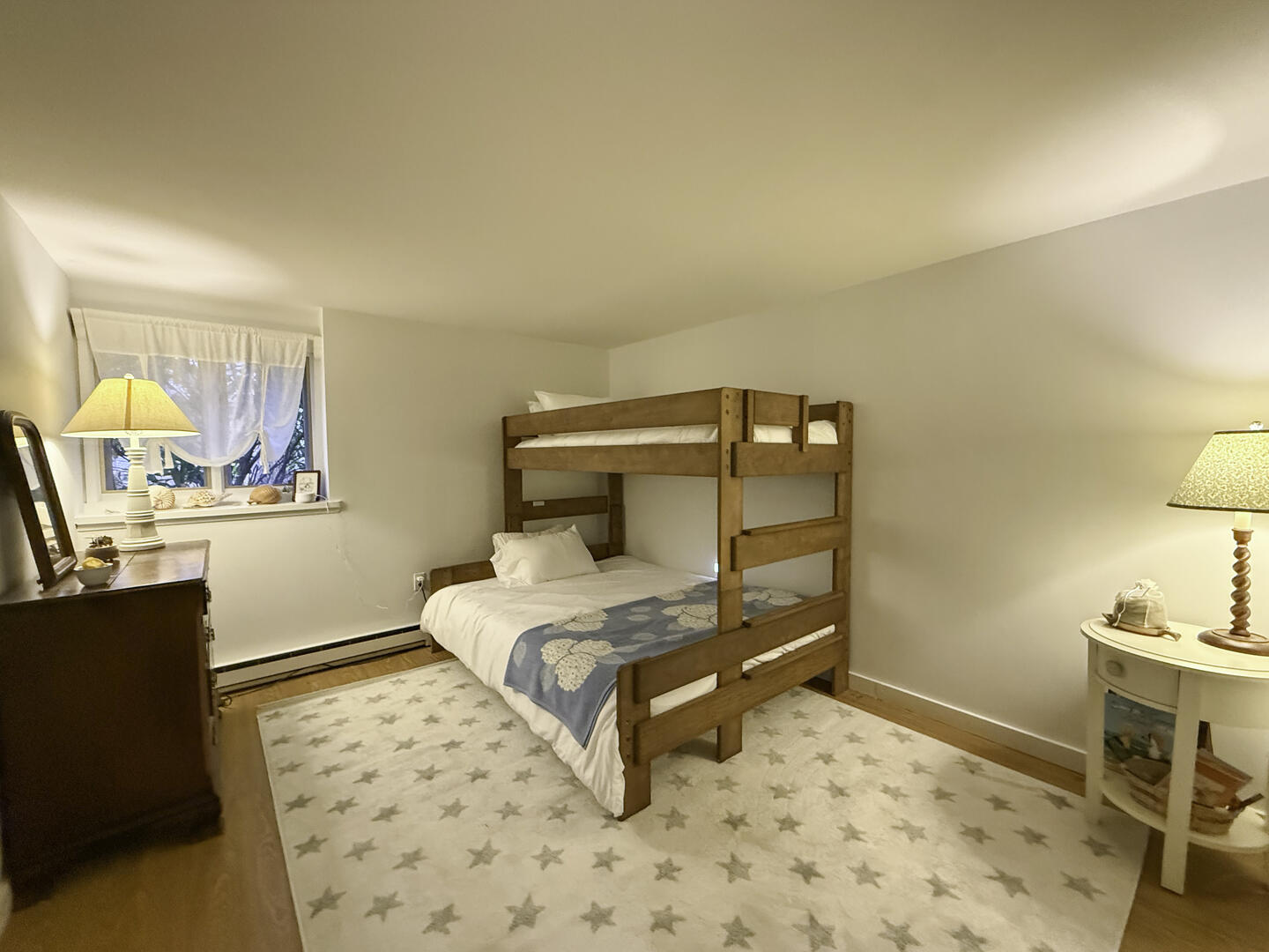 BR4 Twin XL over Queen Bunk Bed, Lower Level