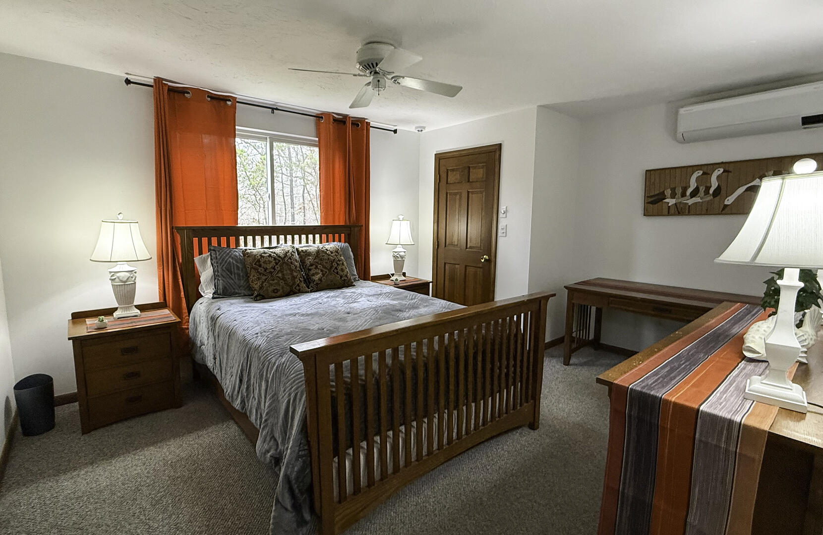 BR1 Queen, First Floor