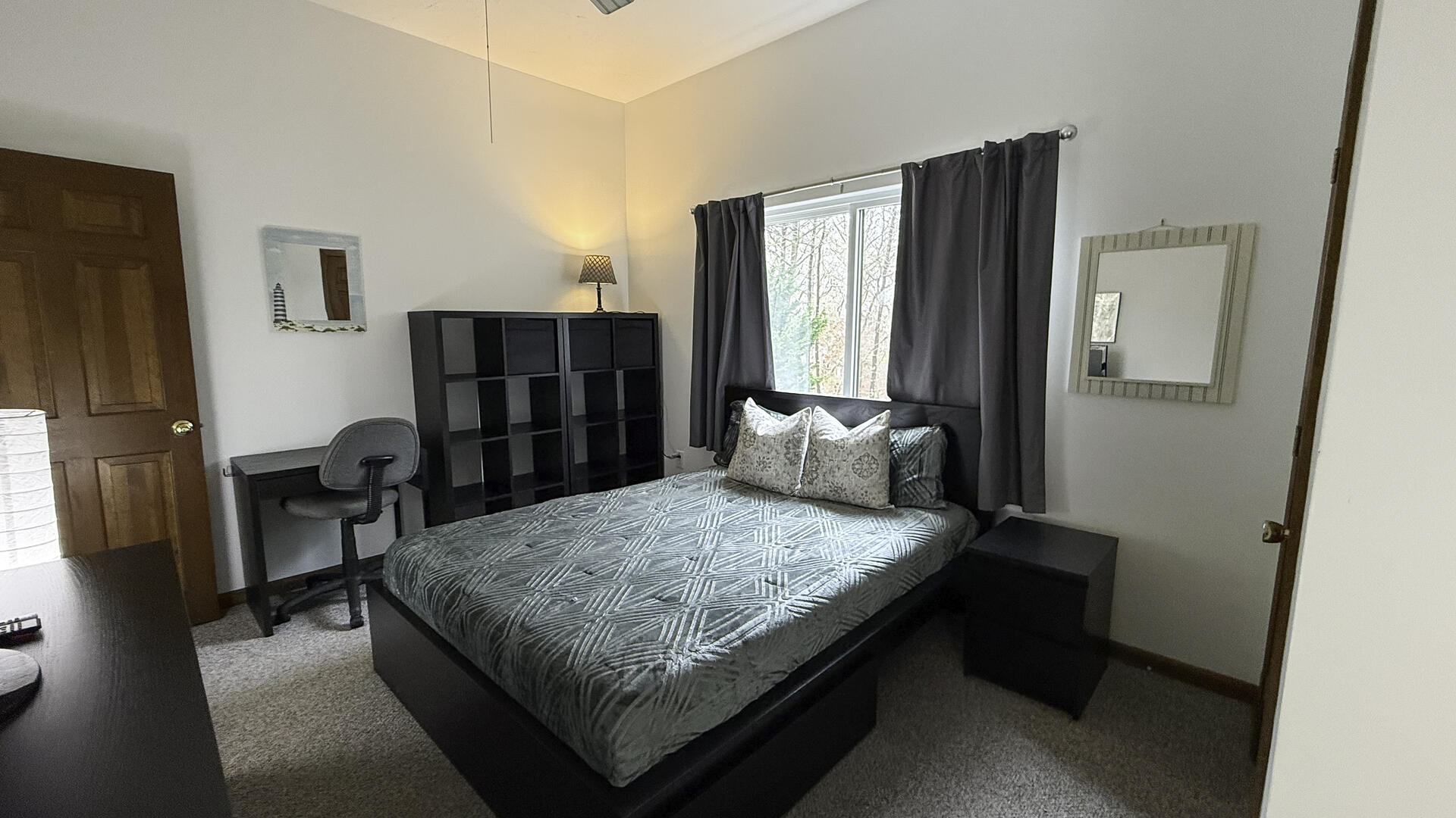 BR2 Queen, Second Floor