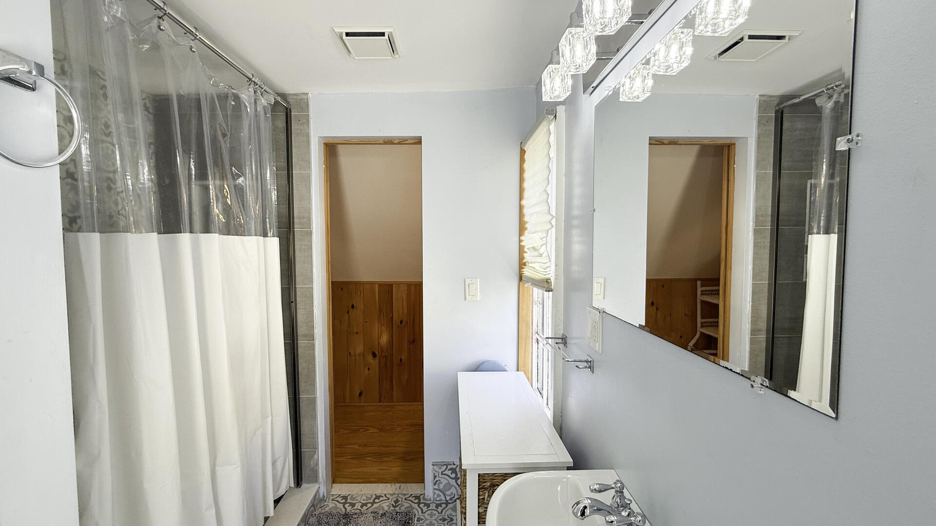 BR1 Double En Suite with Shower Stall, Second Floor