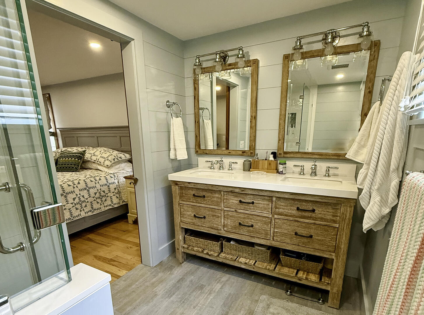 BR1 King En Suite with Shower Stall, Second Floor