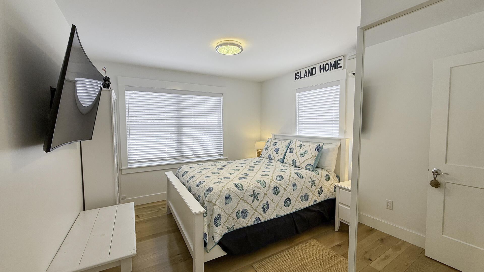 BR1 Queen, First Floor