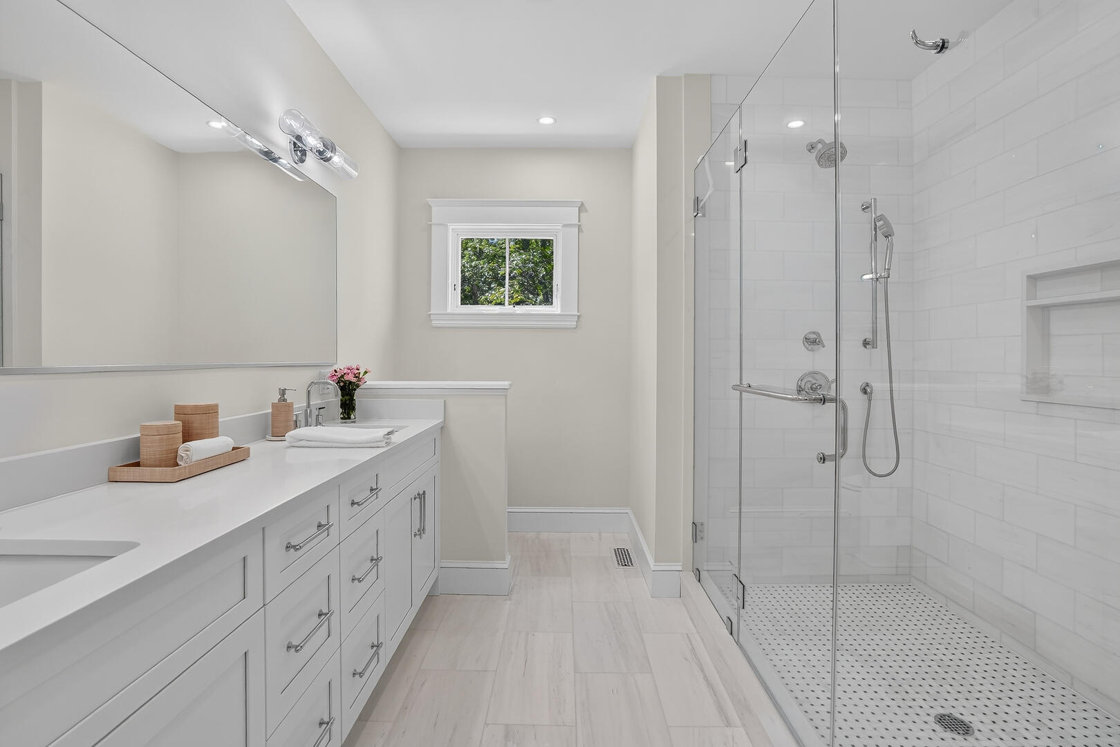 BR1 King En Suite with a Shower and Tub, Main Level