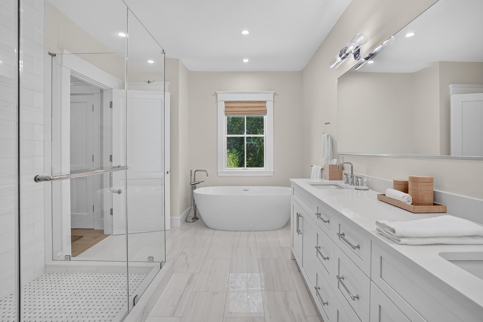BR1 King En Suite with a Shower and Tub, Main Level