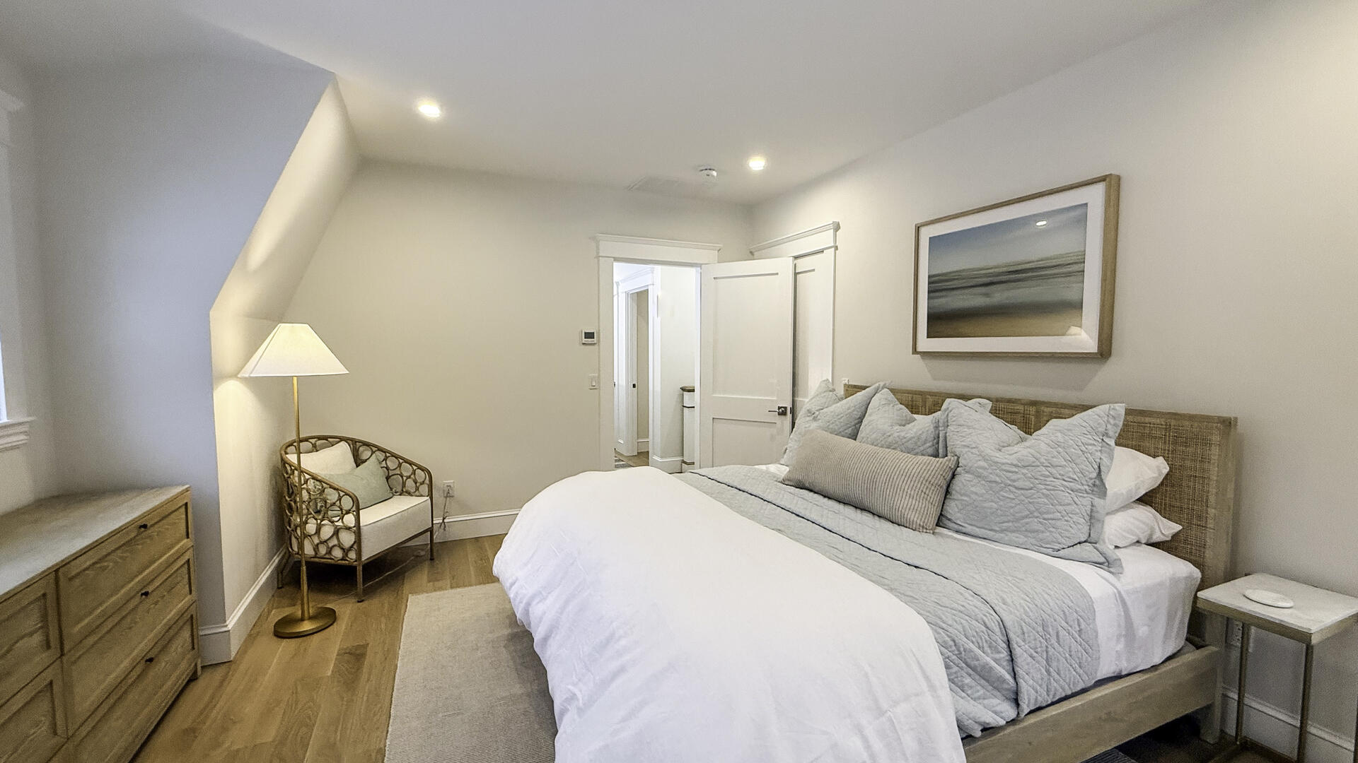 BR2 King En Suite, Second Floor