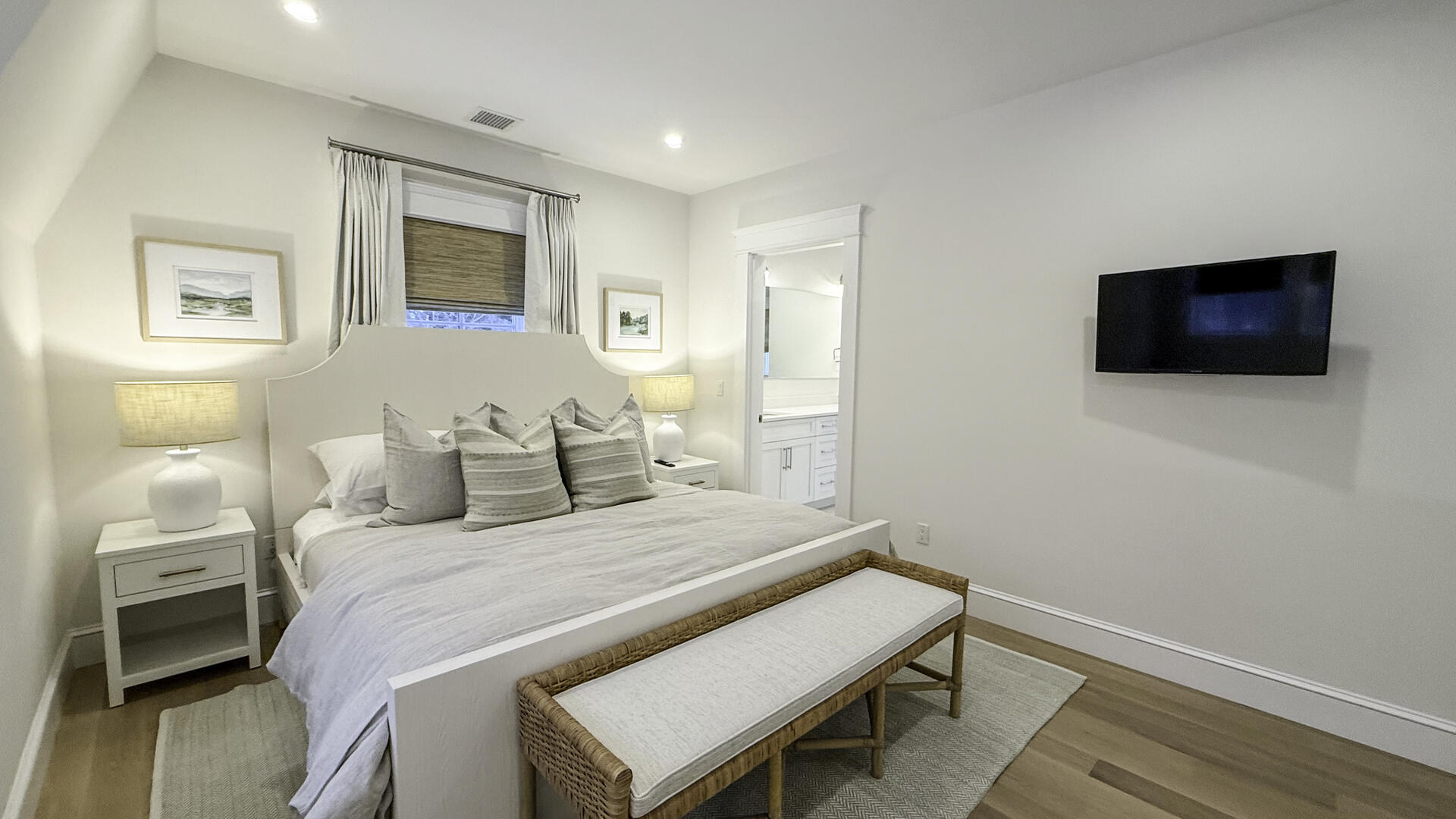 BR3 King with an Adjoining Bath, Second Floor