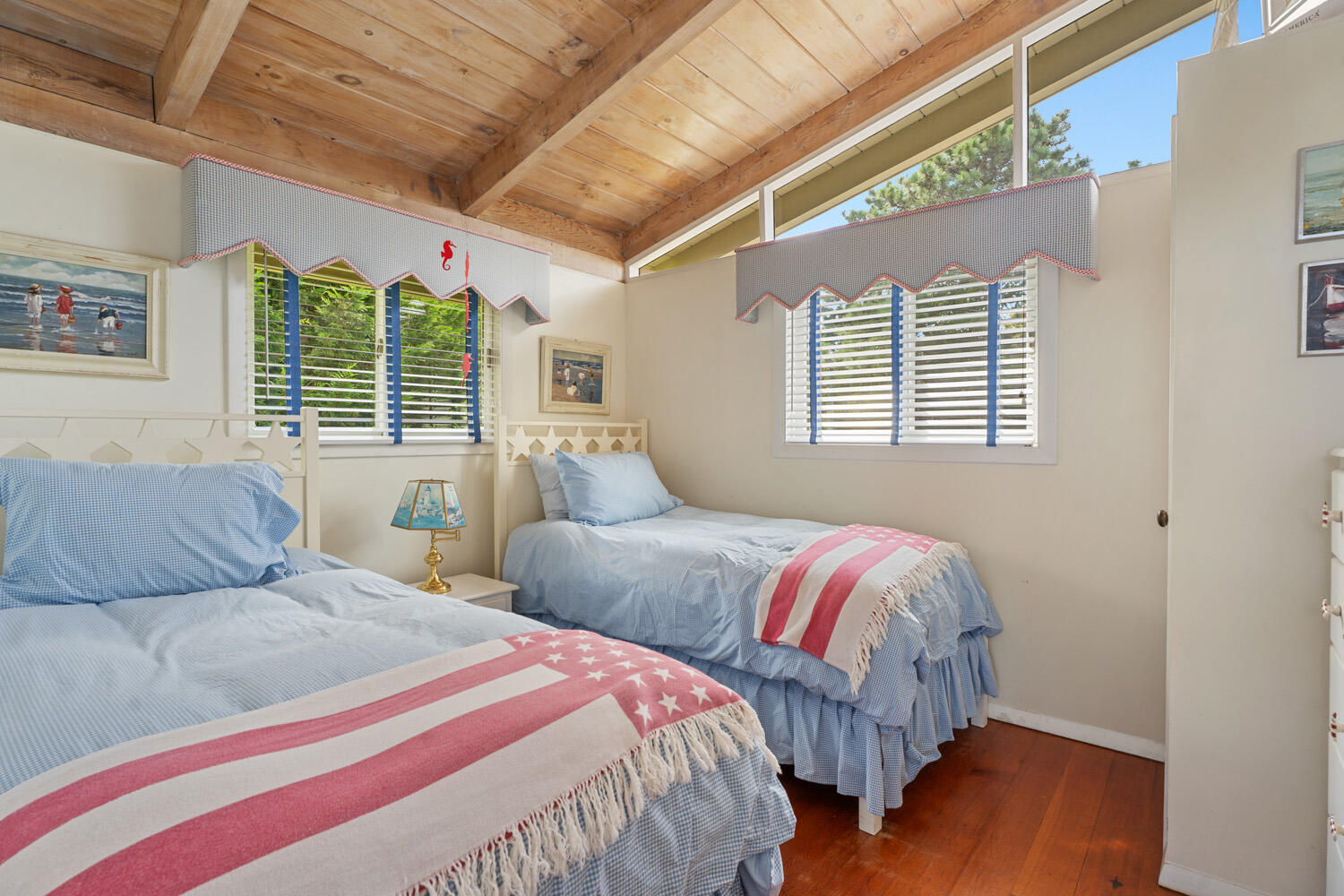 BR2 Two(2) Twins, Main Level