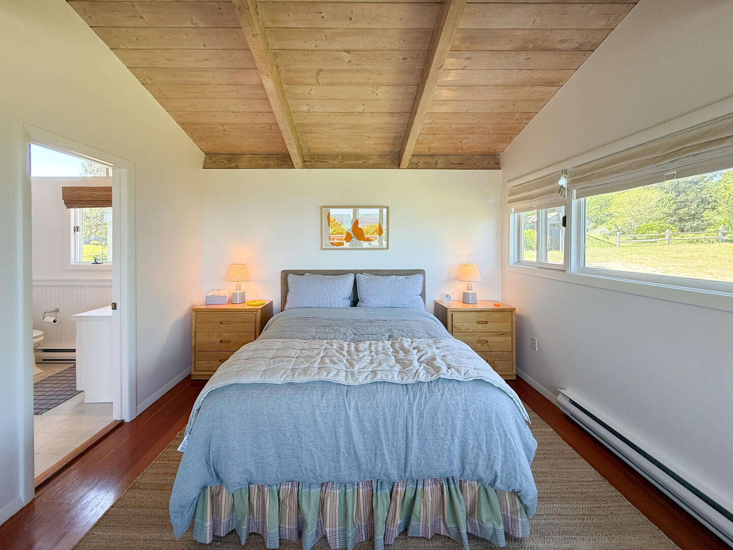 BR1 Queen with En Suite, Main Floor