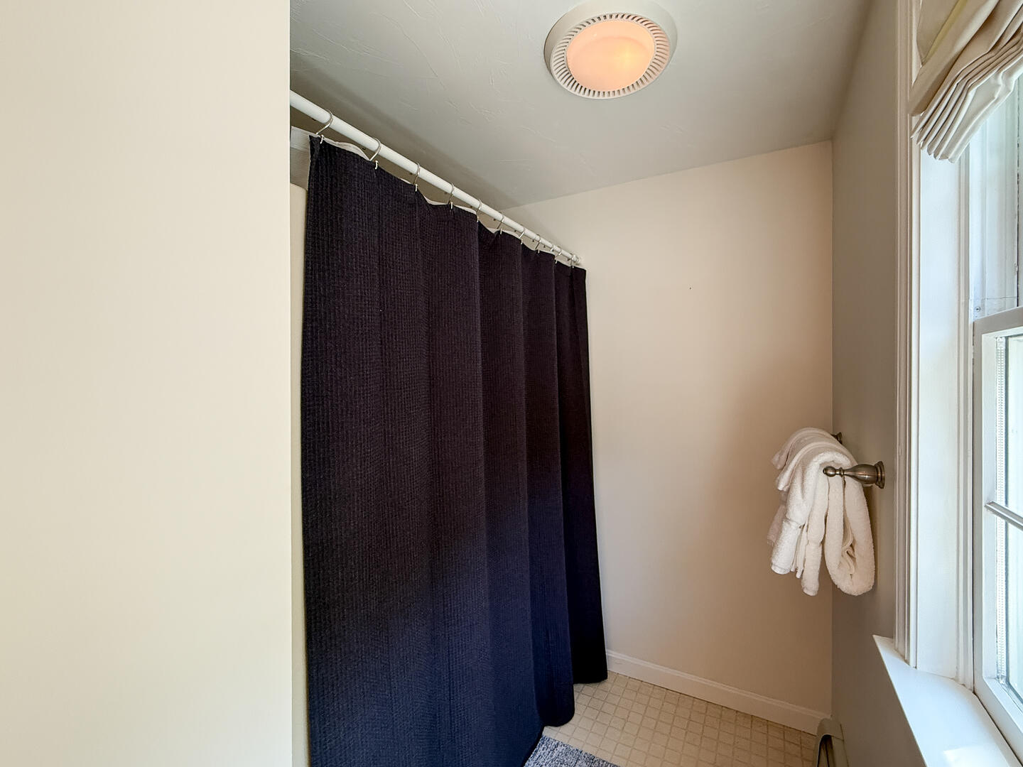 BR2 Queen En Suite with a Shower Tub Combo, Second Floor