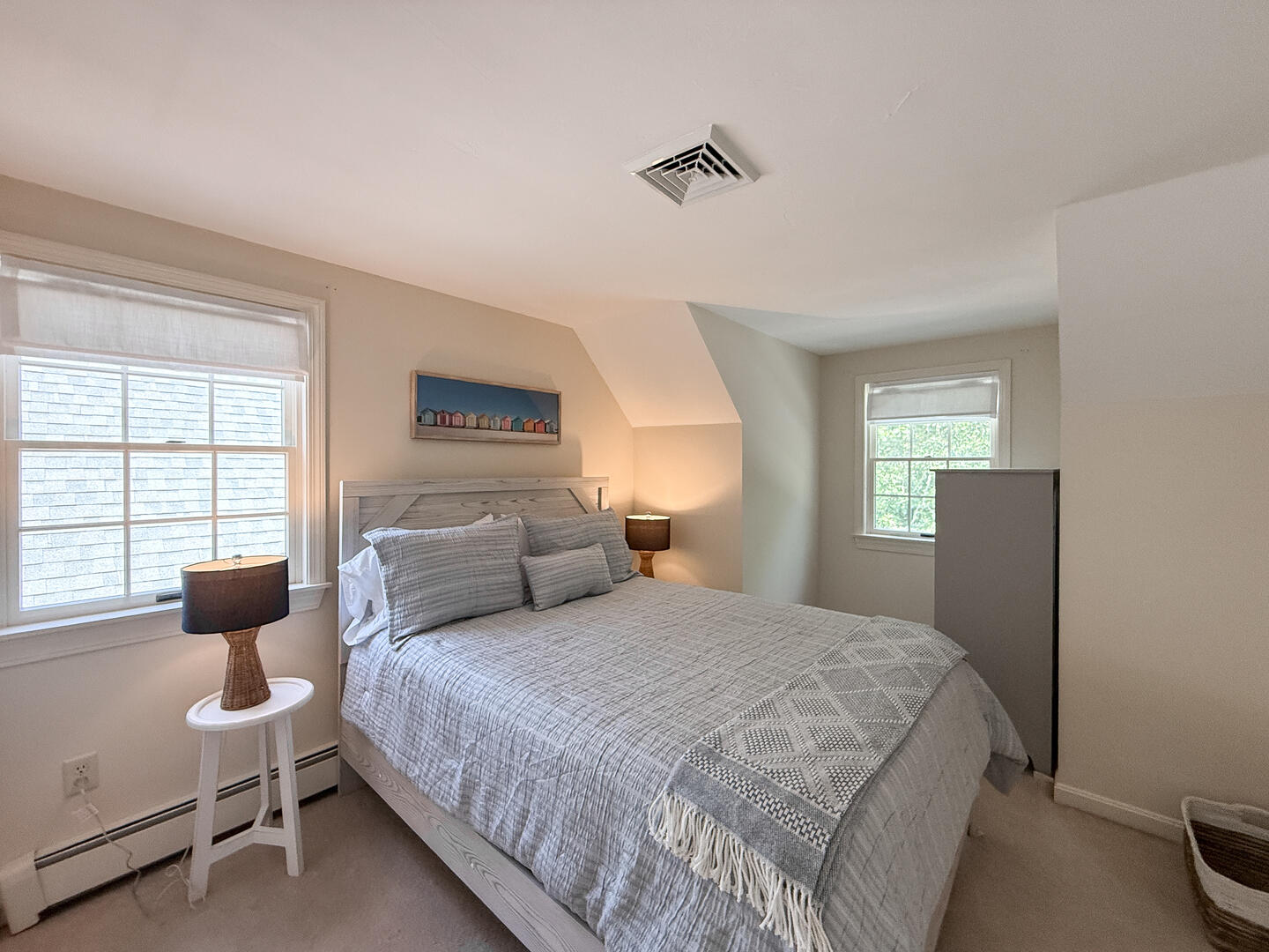 BR3 Queen, Second Floor