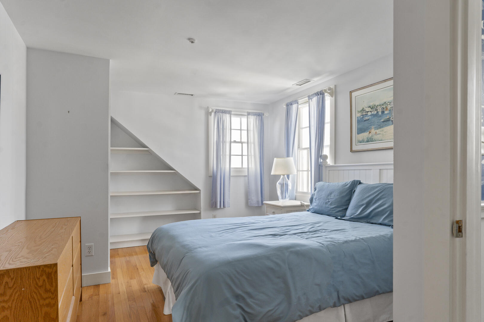 BR4 Queen with a Half Bath, Second Floor