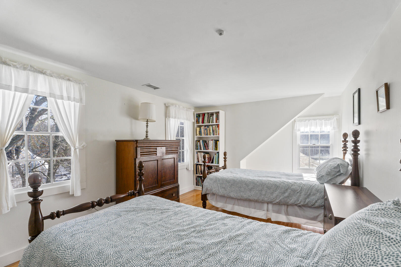 BR6 (2) Twin Beds, Second Floor