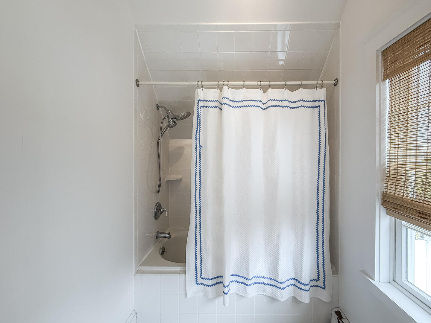 BR3 (2) Queen Beds En Suite with a Shower Tub Combo, Second Floor