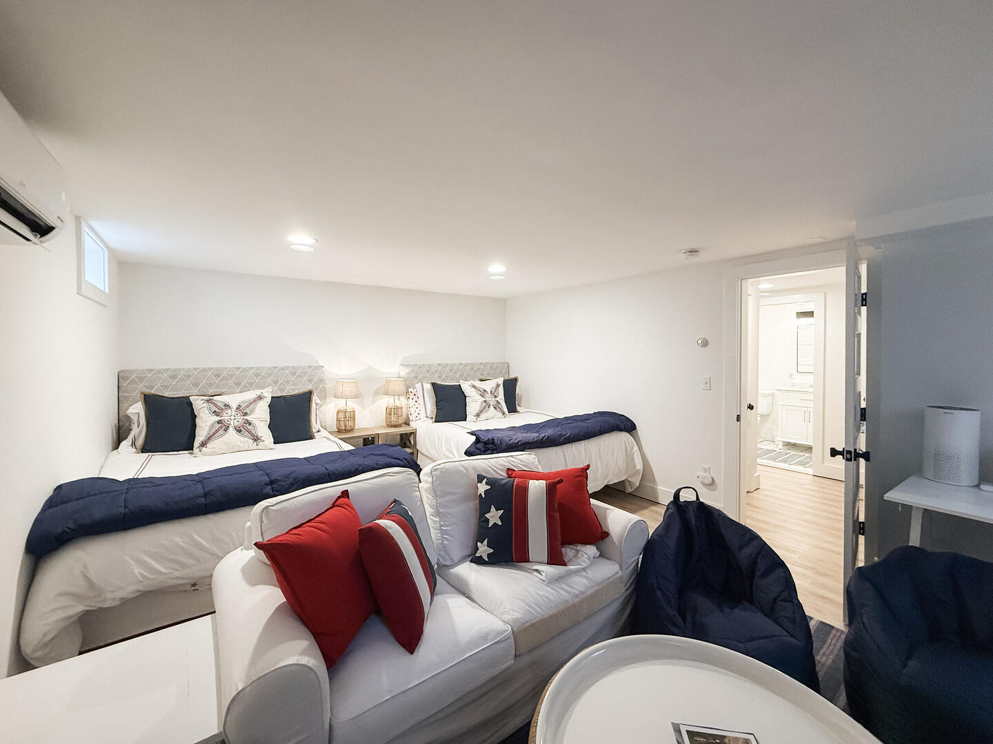 BR4 (2) Queen Beds, Lower Level