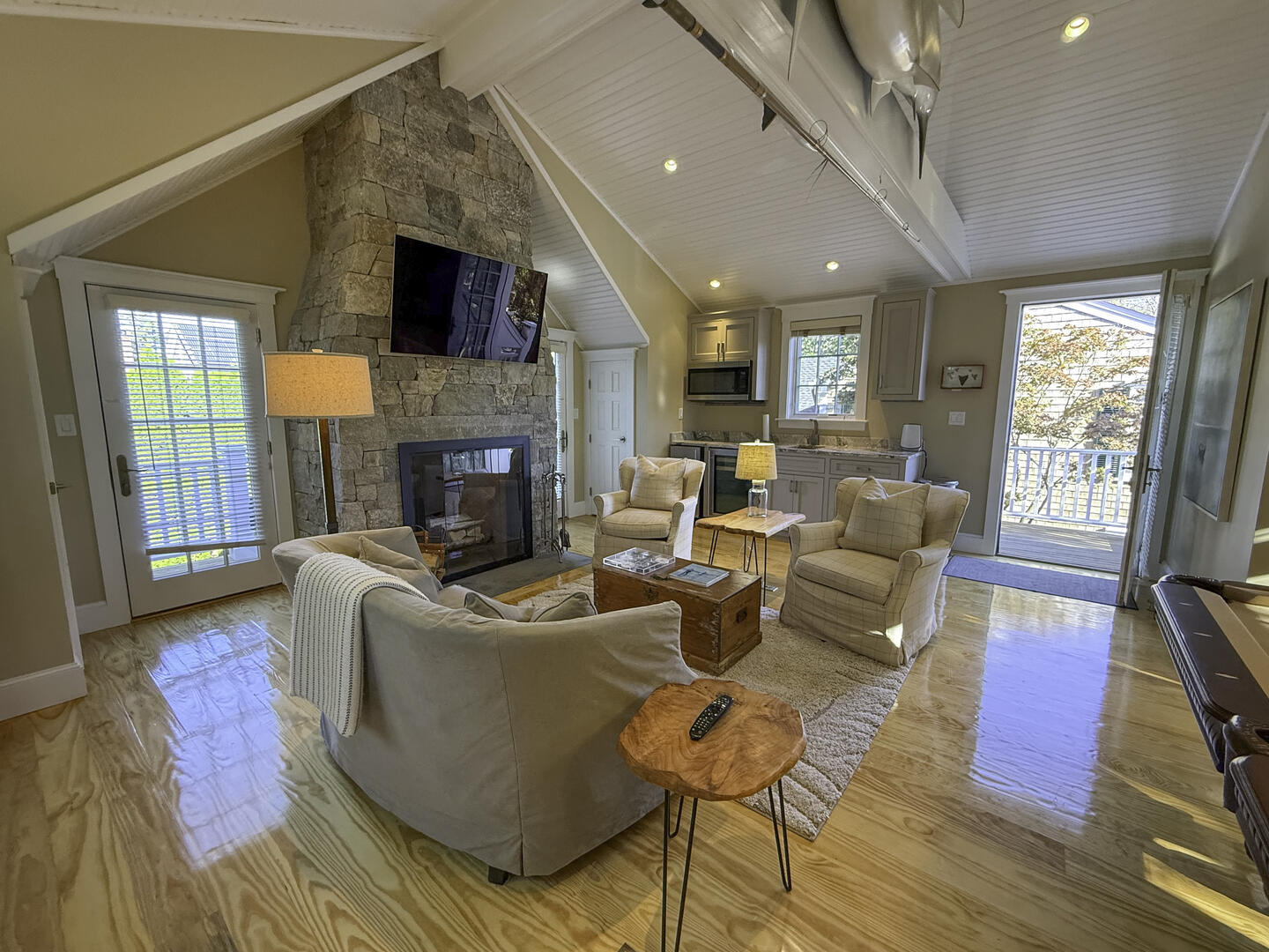 Sitting Area, Above Garage