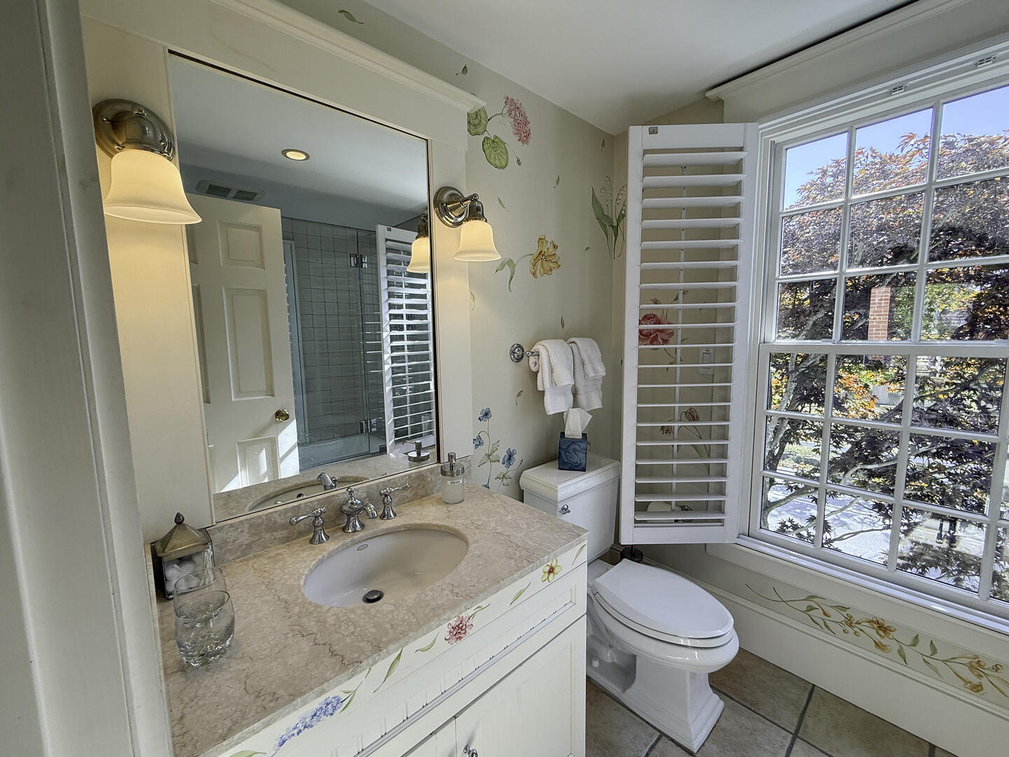 BR3 King En Suite with Shower Tub Combo, Second Floor