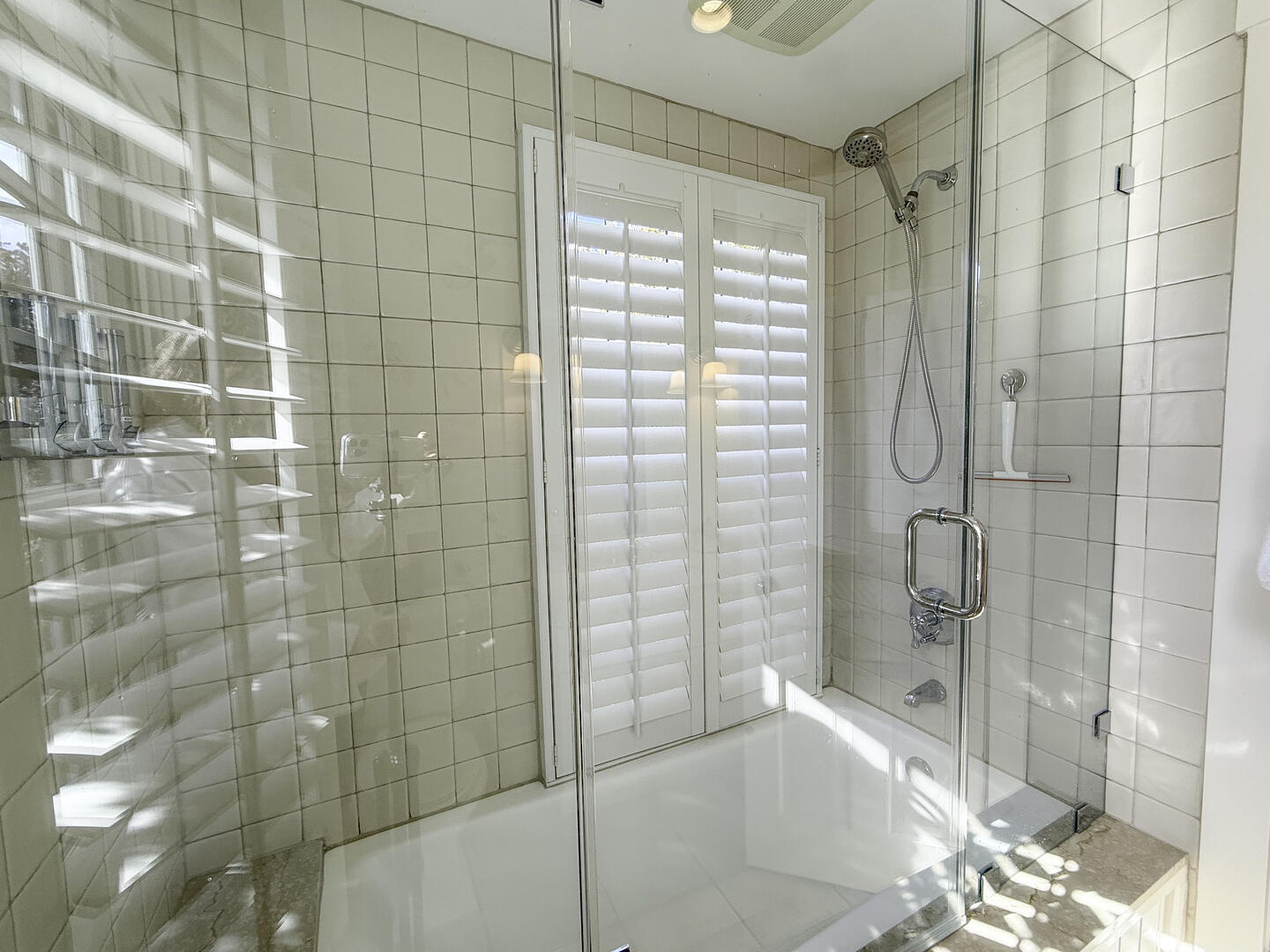 BR3 King En Suite with Shower Tub Combo, Second Floor