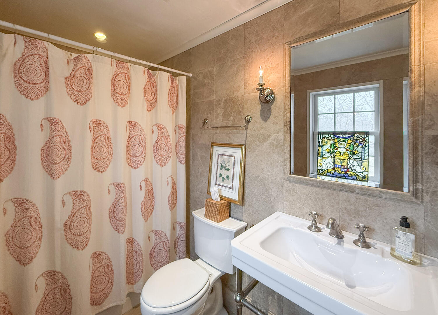 BR5 Queen En Suite with Shower Tub Combo, First Floor