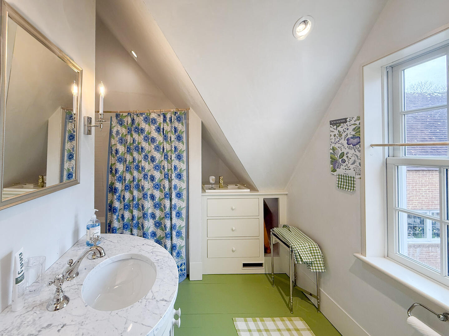 Hall Bath with Shower Tub Combo, Second Floor