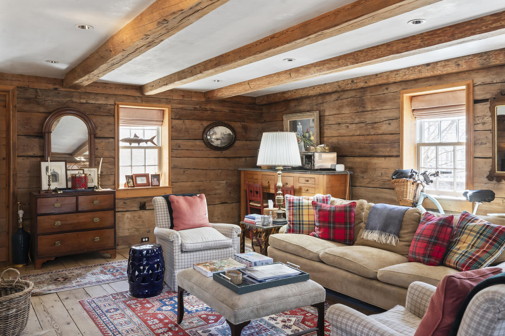 BR5 Queen Suite with Sitting Area, First Floor