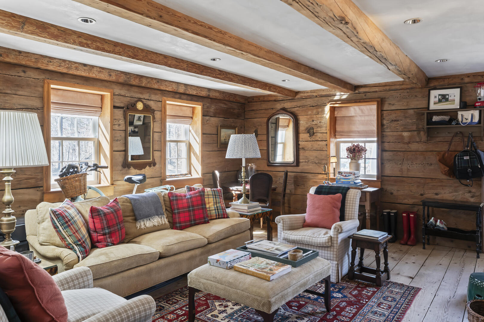 BR5 Queen Suite with Sitting Area, First Floor