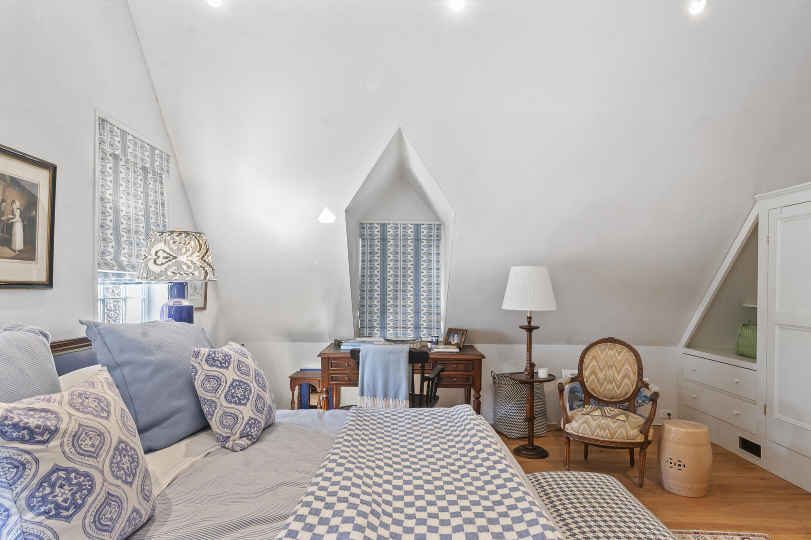 BR2 King, Second Floor