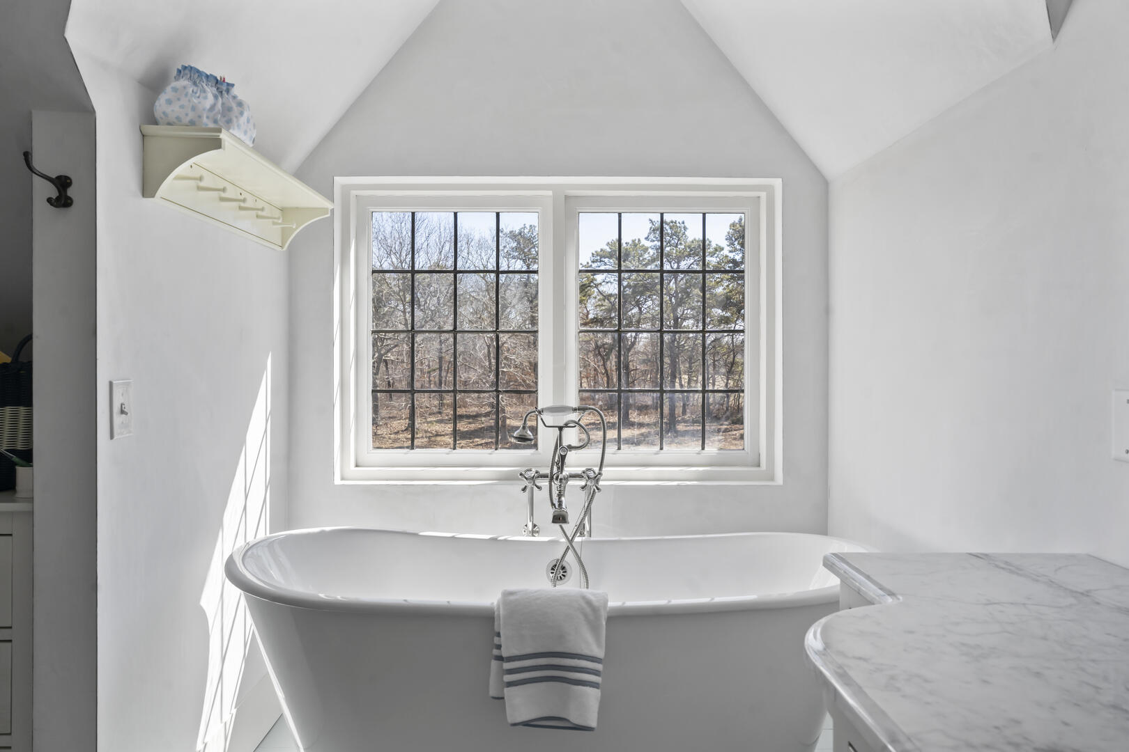 BR1 King En Suite with Shower Stall 