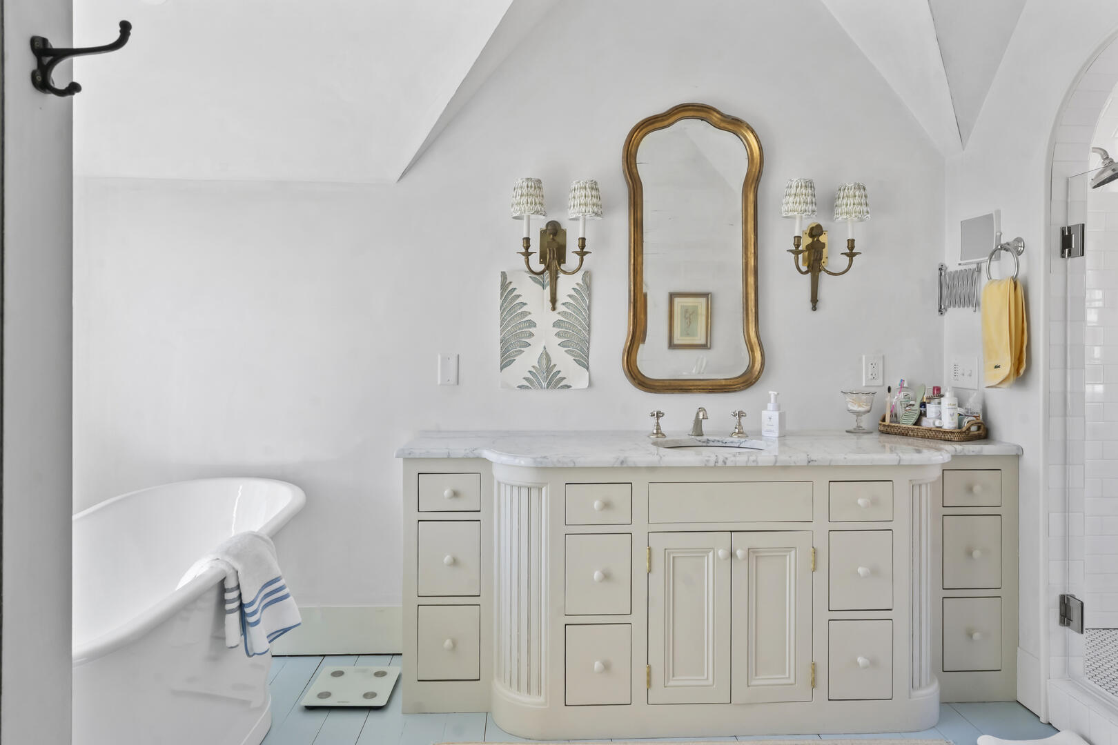 BR1 King En Suite with Shower Stall 