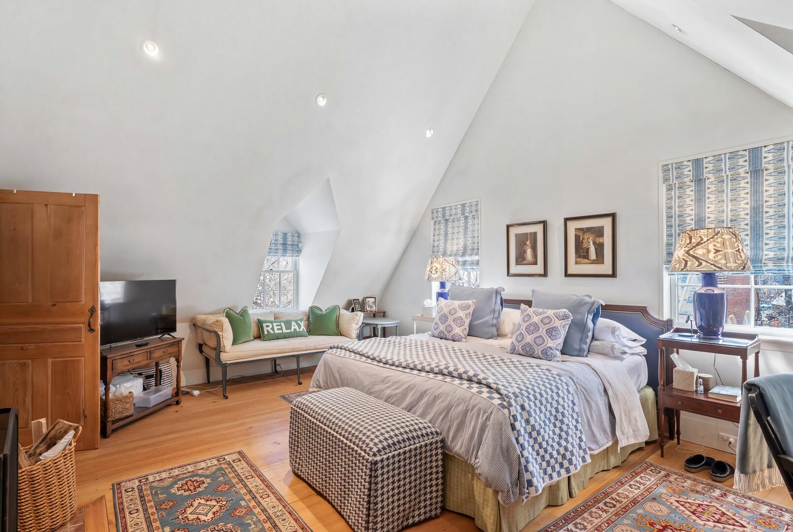 BR2 King, Second Floor