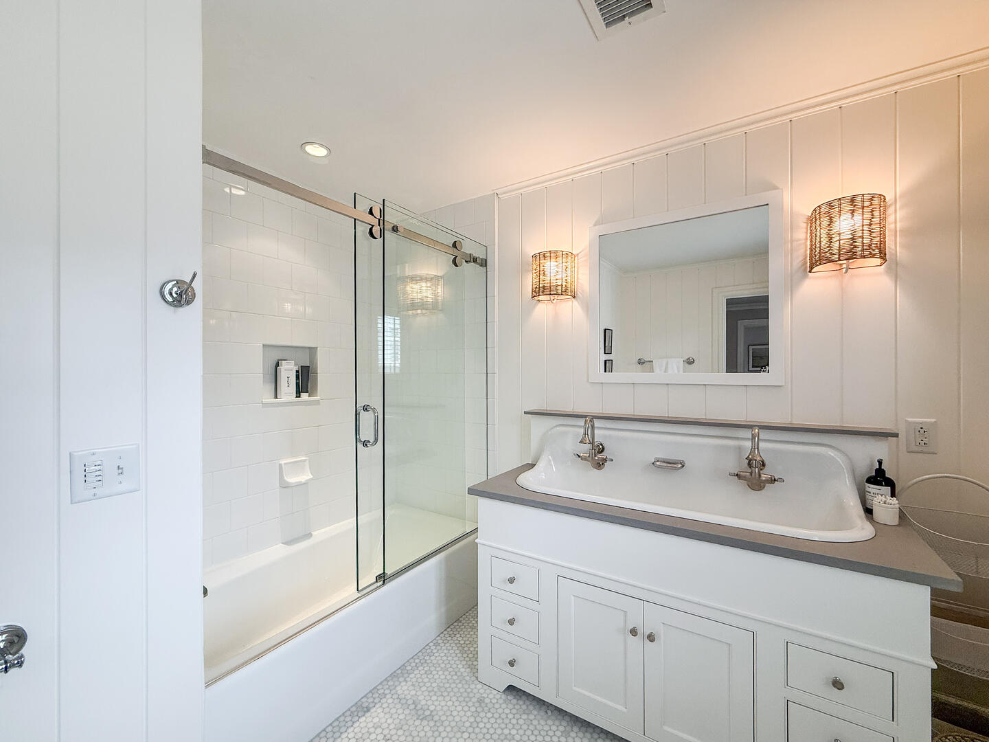 Hall Bath with Shower Tub Combo, Second Floor