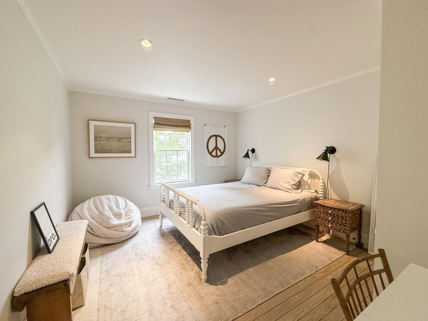 BR3 Queen, Second Floor