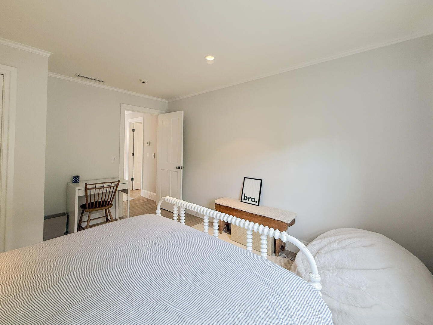 BR3 Queen, Second Floor