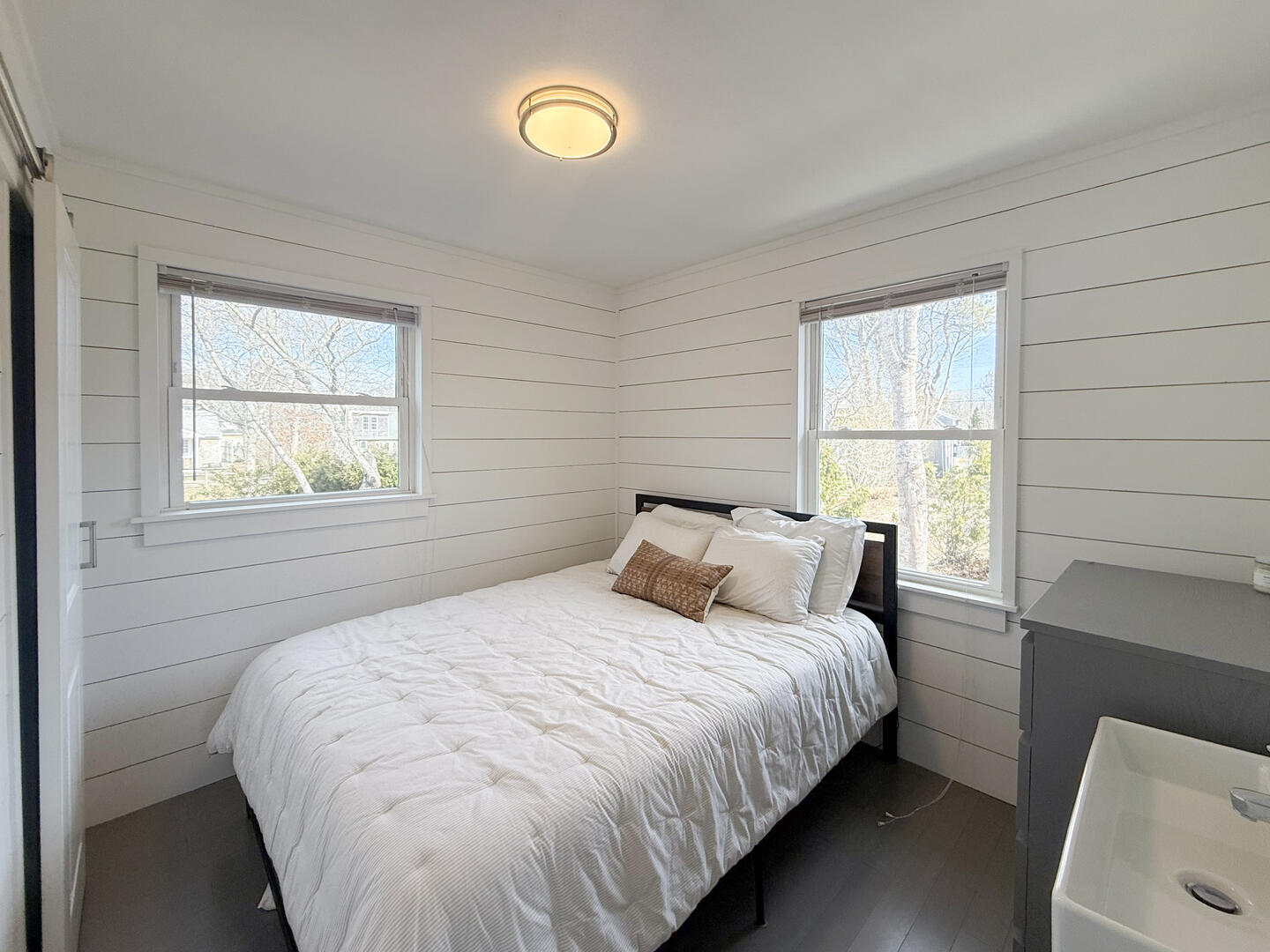 BR1 Queen, Main Level