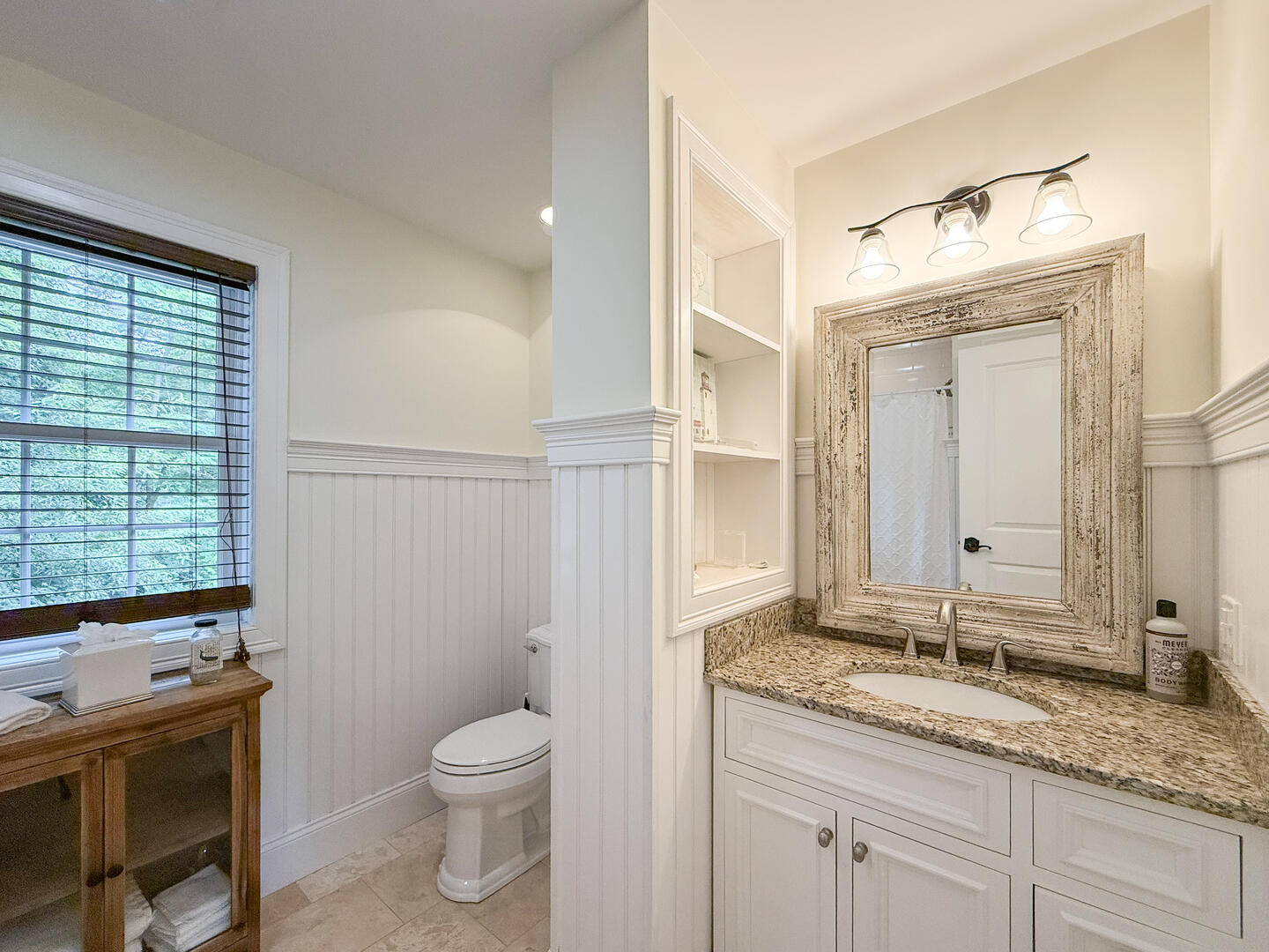 BR1 King En Suite with a Shower Tub Combo, Second Floor