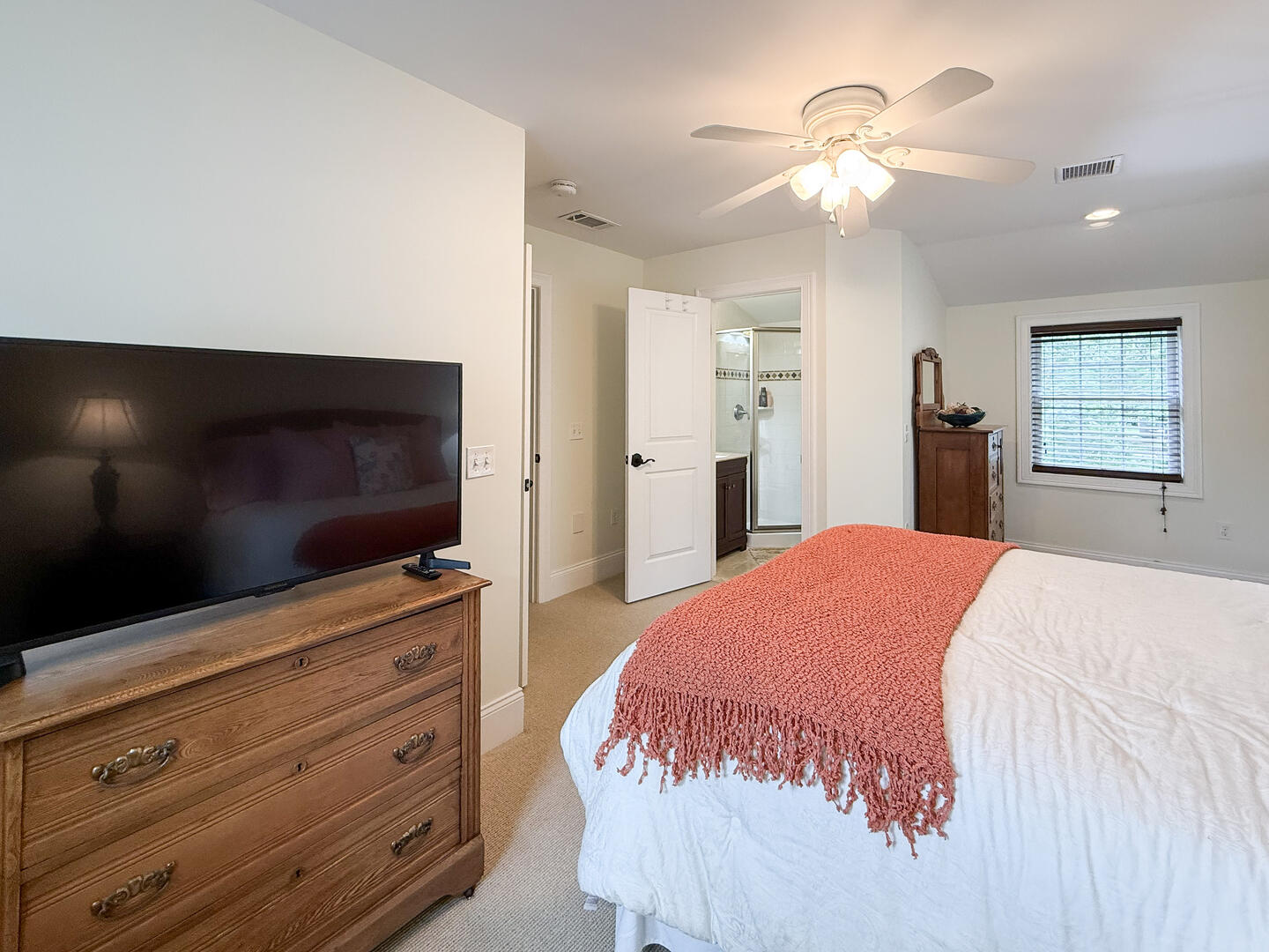 BR2 Queen En Suite, Second Floor