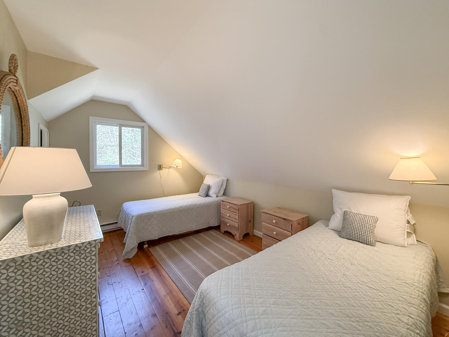 BR2 (2) Twin Beds, Second Floor