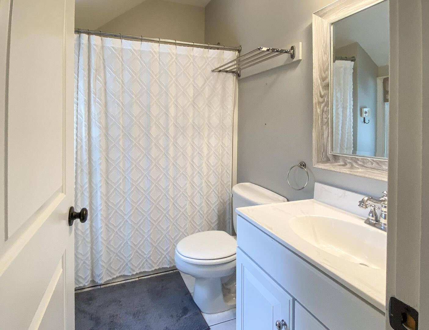 BR2 King En Suite with a Shower Tub Combo, Second Floor