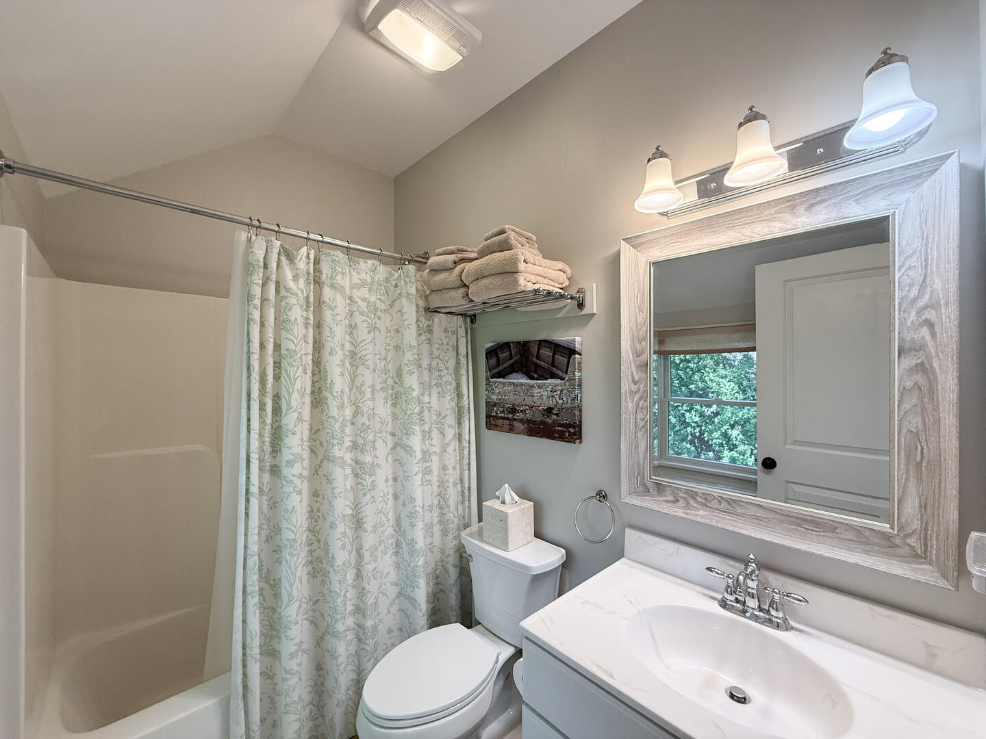 BR2 King En Suite with a Shower Tub Combo, Second Floor